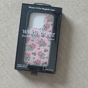 Wildflowers Pink Rose Pattern iPhone 14 Pro MagSafe Case🌸🍃